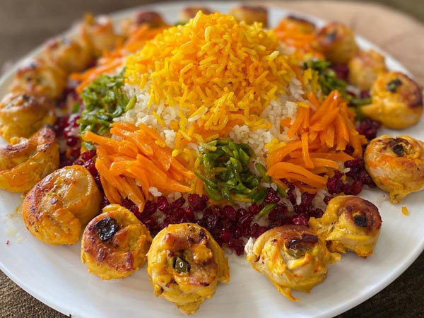 تزیین زرشک پلو با مرغ مجلسی برای سفره های ایرانی با ایده های ساده