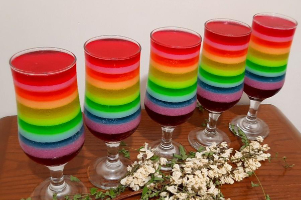 تزیین ژله لیوانی با رنگ های متفاوت مخصوص مهمانی و مراسم خاص