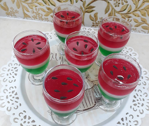 تزیین ژله لیوانی با رنگ های متفاوت مخصوص مهمانی و مراسم خاص