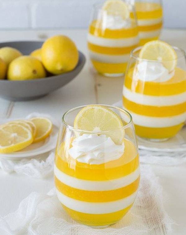 تزیین ژله لیوانی با رنگ های متفاوت مخصوص مهمانی و مراسم خاص
