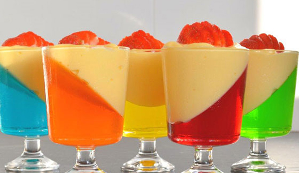 تزیین ژله لیوانی با رنگ های متفاوت مخصوص مهمانی و مراسم خاص