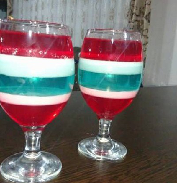 تزیین ژله لیوانی با رنگ های متفاوت مخصوص مهمانی و مراسم خاص