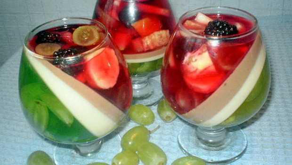 تزیین ژله لیوانی با رنگ های متفاوت مخصوص مهمانی و مراسم خاص