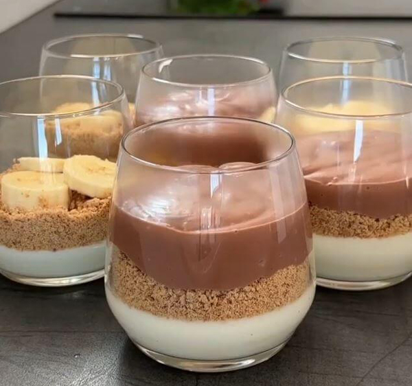 تزیین ژله لیوانی با رنگ های متفاوت مخصوص مهمانی و مراسم خاص
