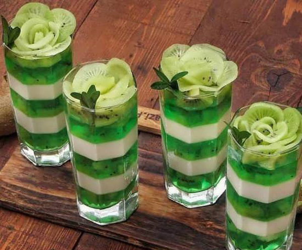 تزیین ژله لیوانی با رنگ های متفاوت مخصوص مهمانی و مراسم خاص