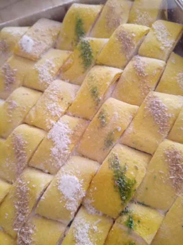 فرق نان یوخه و کاک طرز تهیه شیرینی کاک با خمیر یوفکا طرز تهیه کاک محلی فیلم اموزش نان یوخه طرز تهیه کاک ساده مواد لازم برای نان یوخه اموزش تصویری شیرینی کاک طرز تهیه نان شیرین تیری