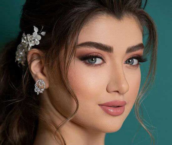 مدل آرایش دخترانه لایت ساده و ملایم بسیار زیبا مناسب برای انواع فرم صورت