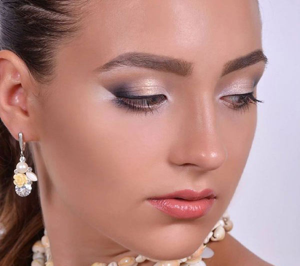 مدل آرایش مجلسی ساده و شیک لایت به سبک اروپایی جذاب و خیره کننده