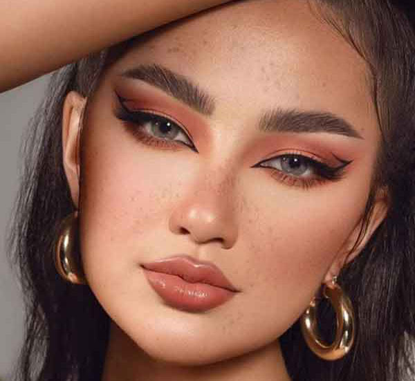 مدل آرایش مجلسی ساده و شیک لایت به سبک اروپایی جذاب و خیره کننده