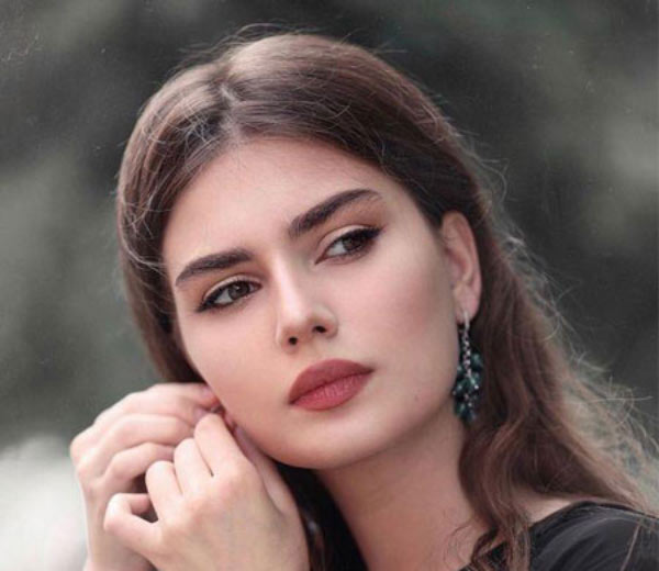 مدل آرایش ساده لایت و بسیار جذاب برای همه نوع فرم صورت