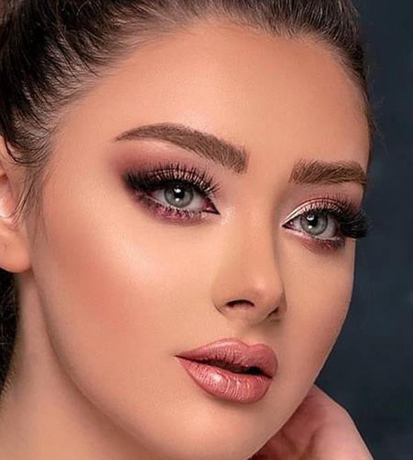 مدل آرایش صورت دخترونه ملایم و ساده مناسب مهمانی و دورهمی دوستانه