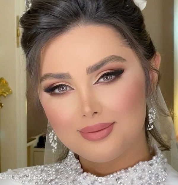 مدل آرایش صورت دخترونه ملایم و ساده مناسب مهمانی و دورهمی دوستانه