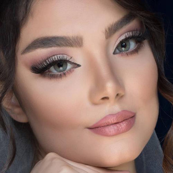 مدل آرایش صورت دخترونه ملایم و ساده مناسب مهمانی و دورهمی دوستانه