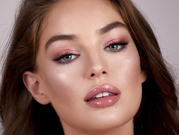 مدل آرایش زنانه ساده و ملایم بسیار شیک به سبک لایت