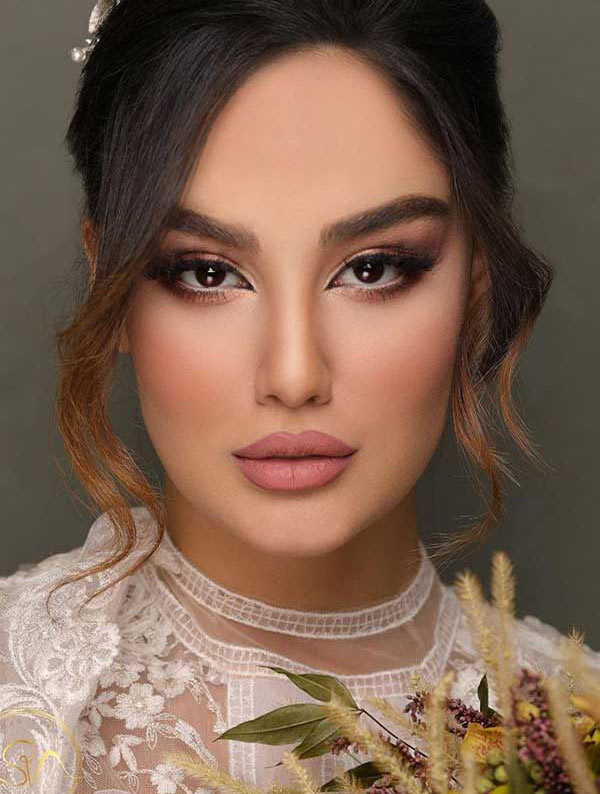 مدل آرایش زنانه ساده و ملایم بسیار شیک به سبک لایت