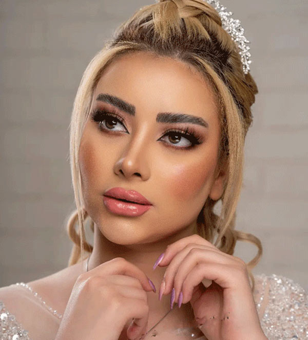 مدل آرایش زنانه ساده و ملایم بسیار شیک به سبک لایت