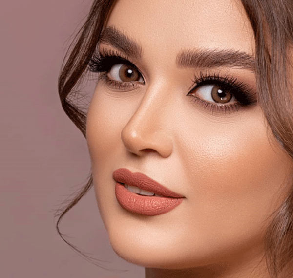 مدل آرایش زنانه ساده و ملایم بسیار شیک به سبک لایت