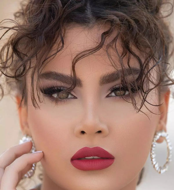 مدل آرایش زنانه ساده و ملایم بسیار شیک به سبک لایت
