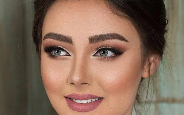 مدل آرایش زنانه ساده و ملایم بسیار شیک به سبک لایت