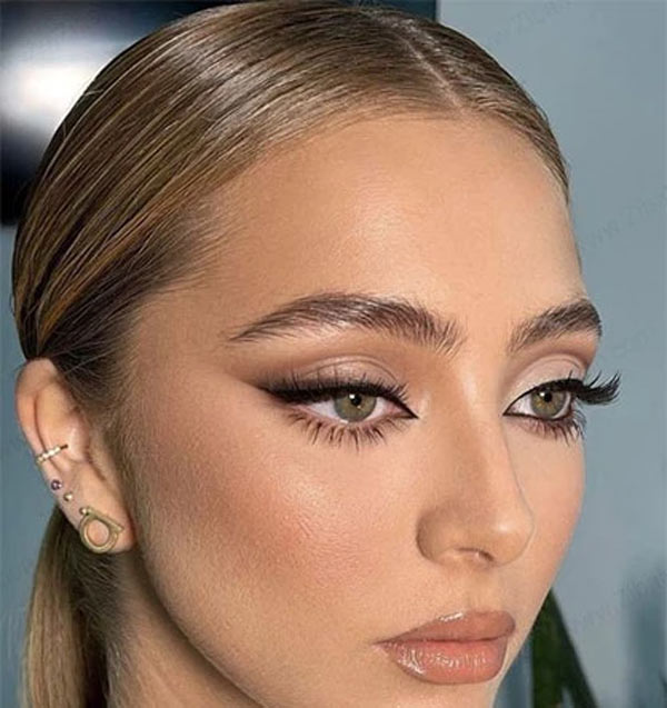 مدل آرایش زنانه ساده و ملایم بسیار شیک به سبک لایت