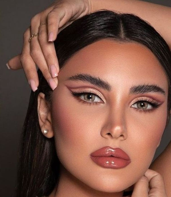 مدل آرایش زنانه ساده و ملایم بسیار شیک به سبک لایت