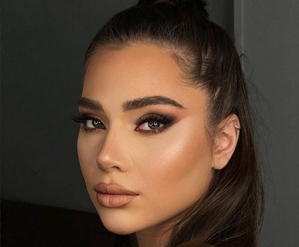 مدل آرایش زنانه ساده و ملایم بسیار شیک به سبک لایت
