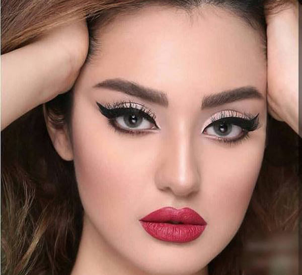 مدل آرایش زنانه ساده و ملایم بسیار شیک به سبک لایت