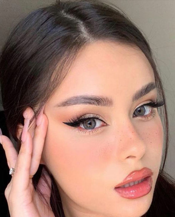 مدل آرایش زنانه ساده و ملایم بسیار شیک به سبک لایت
