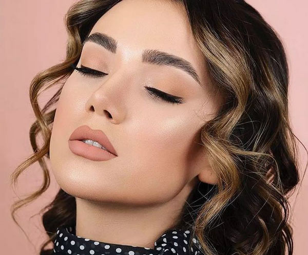 مدل آرایش زنانه ساده و شیک ملایم بسیار زیبا مناسب انواع فرم صورت