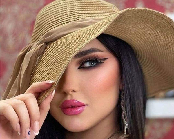 مدل آرایش زنانه ۱۴۰۲ ملایم و ساده برای همه نوع فرم صورت بسیار جذاب