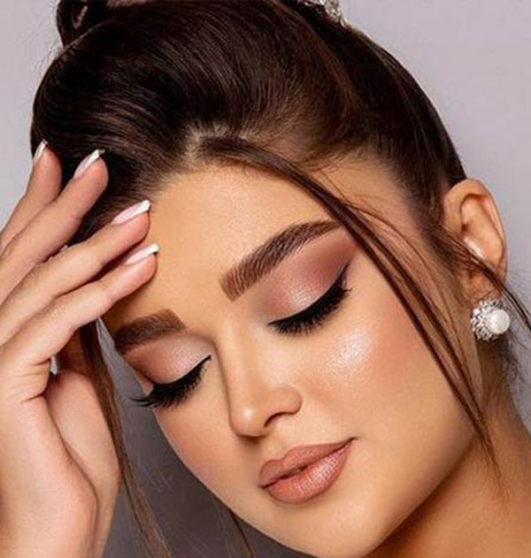 مدل آرایش زنانه ۱۴۰۲ ملایم و ساده برای همه نوع فرم صورت بسیار جذاب