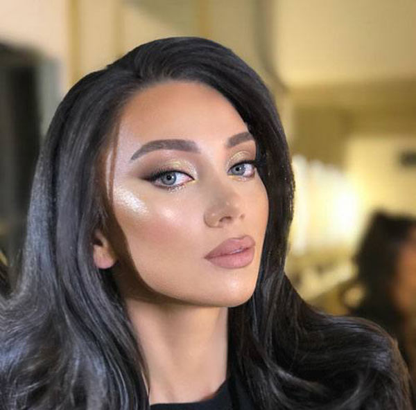 مدل آرایش زنانه ۱۴۰۲ ملایم و ساده برای همه نوع فرم صورت بسیار جذاب
