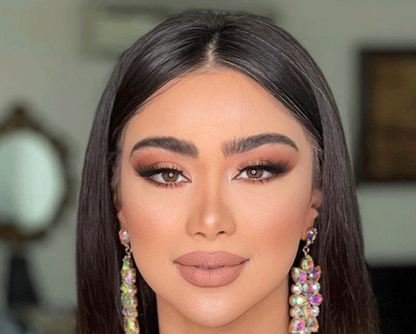 مدل آرایش زنانه ۱۴۰۲ ملایم و ساده برای همه نوع فرم صورت بسیار جذاب