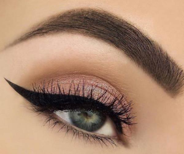 مدل آرایش چشم لایت ساده و ملایم بسیار زیبا و خیره کننده