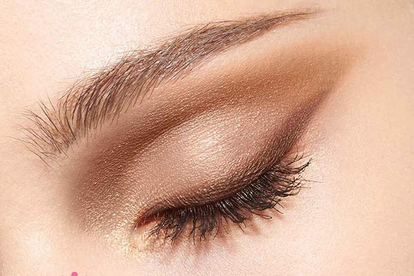مدل آرایش چشم ملایم دخترانه ساده جذاب و خیره کننده