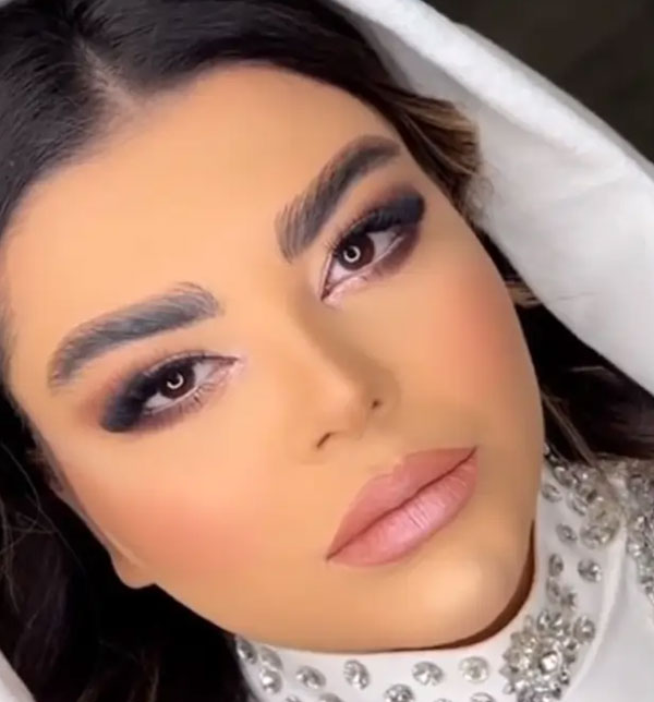 مدل آرایش صورت گرد شیک و ساده با تکنیک روز دنیا