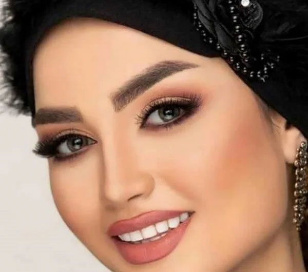 مدل آرایش صورت گرد شیک و ساده با تکنیک روز دنیا
