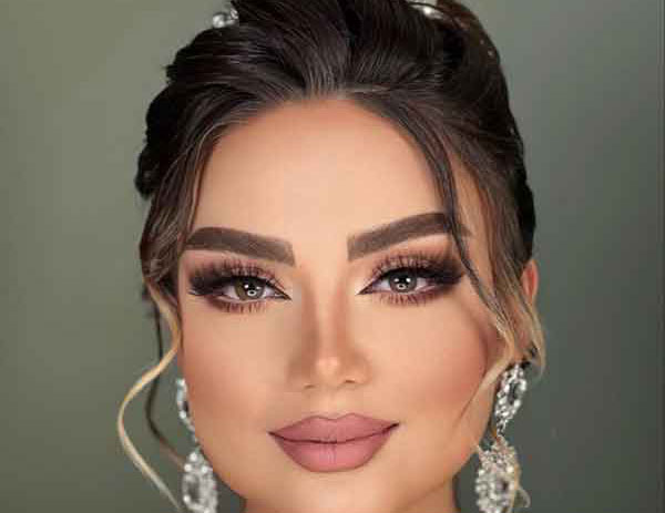 مدل آرایش صورت گرد شیک و ساده با تکنیک روز دنیا
