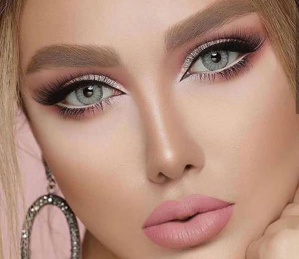 مدل آرایش صورت گرد شیک و ساده با تکنیک روز دنیا