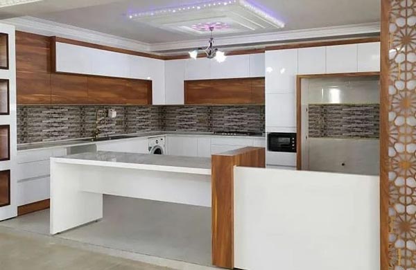 مدل کابینت آشپزخانه ایرانی جدید با ترکیب چوب و هایگلاس بسیار خاص