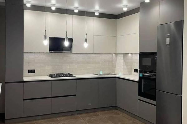 مدل کابینت آشپزخانه ایرانی جدید با ترکیب چوب و هایگلاس بسیار خاص
