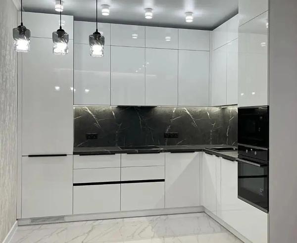 مدل کابینت آشپزخانه ایرانی جدید با ترکیب چوب و هایگلاس بسیار خاص
