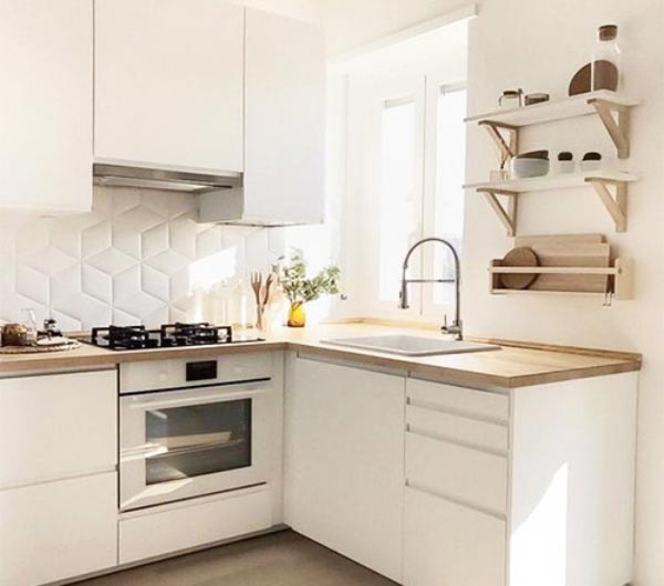مدل کابینت آشپزخانه ایرانی جدید با ترکیب چوب و هایگلاس بسیار خاص