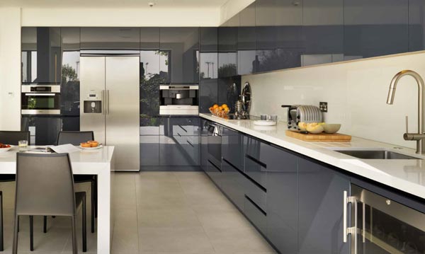 مدل کابینت های گلاس بسیار شیک با رنگ سفید و طوسی