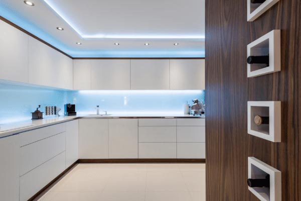 مدل کابینت های گلاس بسیار شیک با رنگ سفید و طوسی