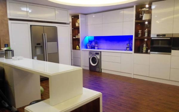 مدل کابینت های گلاس بسیار شیک با رنگ سفید و طوسی