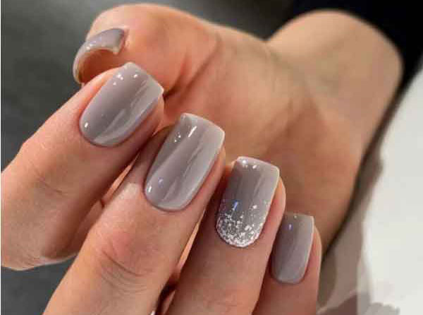 مدل طراحی ناخن اداری ساده بسیار زیبا مخصوص خانم های شاغل