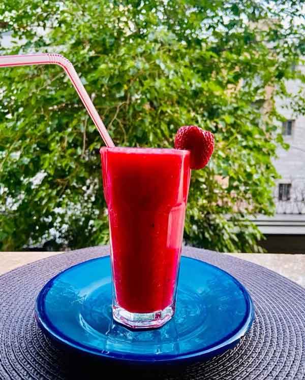 اب هندوانه با چی خوبه طرز تهیه آب هندوانه با گلاب طرز تهیه آب هندوانه نی نی سایت طرز تهیه اب هندوانه کافی شاپی نحوه گرفتن اب هندوانه با دست مضرات آب هندوانه آب هندوانه با بستنی خواص آب هندوانه