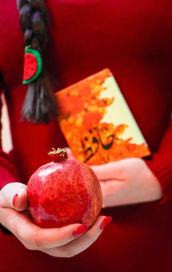 عکس شب یلدا با کیفیت بالا پروفایل یلدا تنها عکس شب یلدا ۱۴۰۰ عکس شب یلدا خانواده های ایرانی عکس شب یلدا دونفره عکس شب یلدا عاشقانه