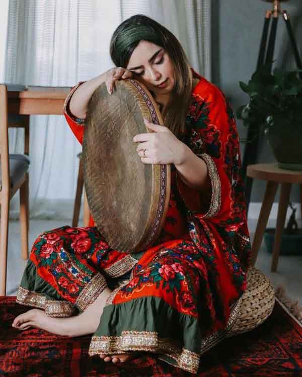 عکس شب یلدا با کیفیت بالا پروفایل یلدا تنها عکس شب یلدا ۱۴۰۰ عکس شب یلدا خانواده های ایرانی عکس شب یلدا دونفره عکس شب یلدا عاشقانه